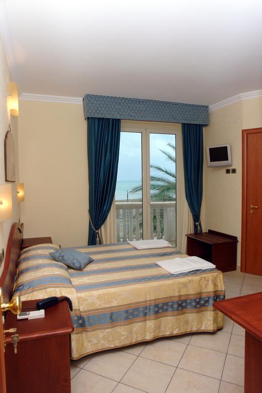 Cridda Hotel & Restaurant Джицерия Стая снимка